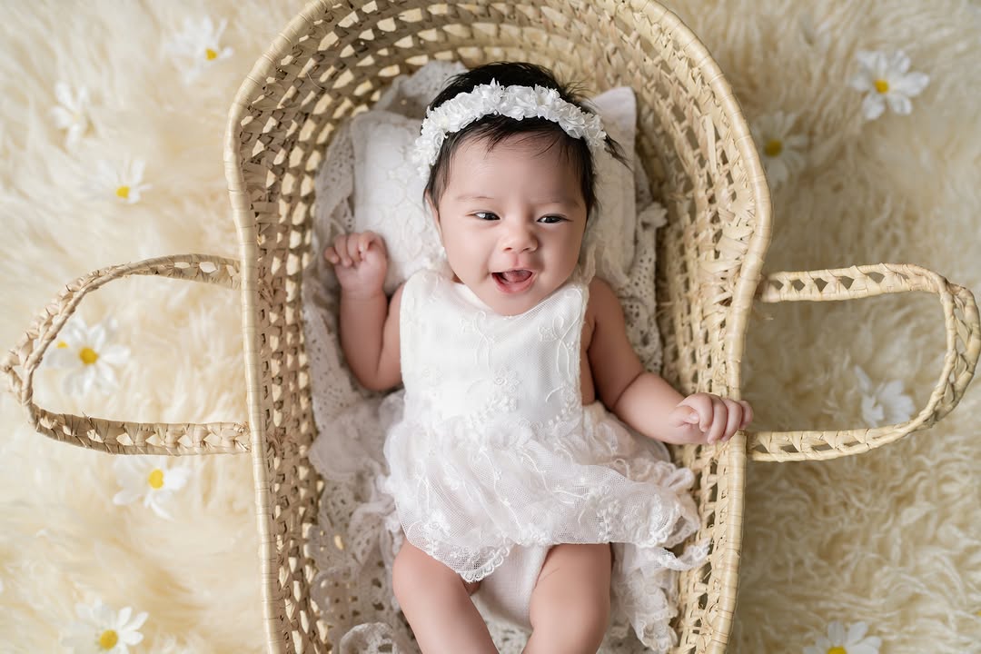 Baby milestone session