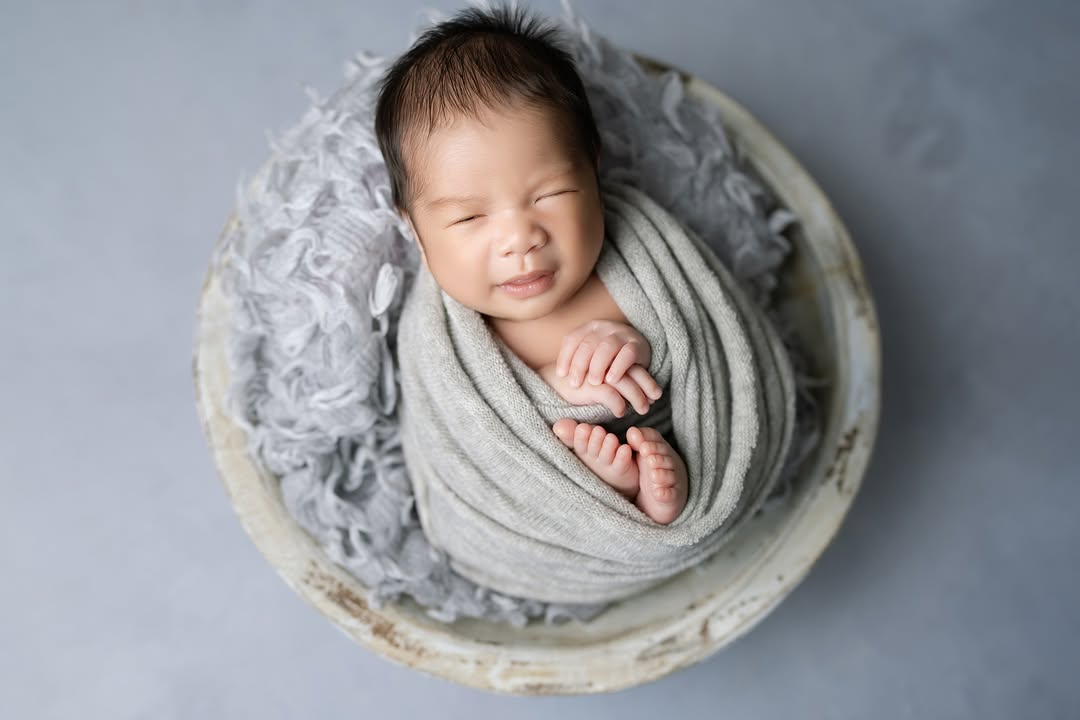 Newborn posing